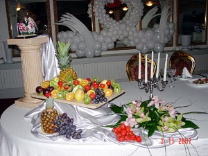 украшаем свадебный стол