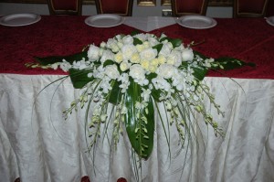 Как украсить свадебный стол своими руками