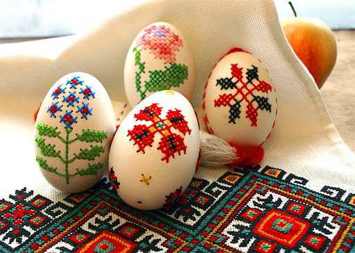Декор яйца вышивкой